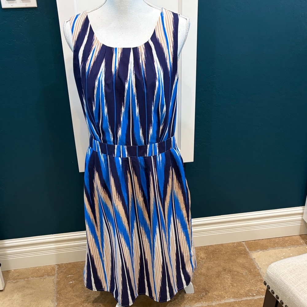 Banana Republic sleeveless boatneck fully lined dress